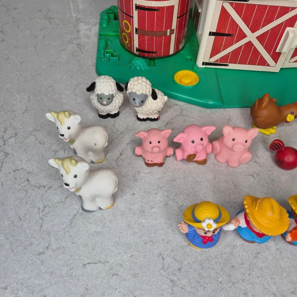 Fisher-Price Little People Animal Sounds Moos Farm 2555 Vintage Red White